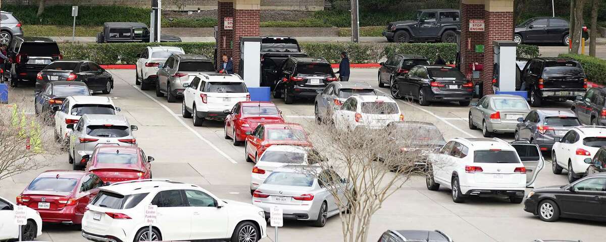 Cars line up for gas at Costco in Houston recently. Gasoline prices have fallen 20 cents over the past month.