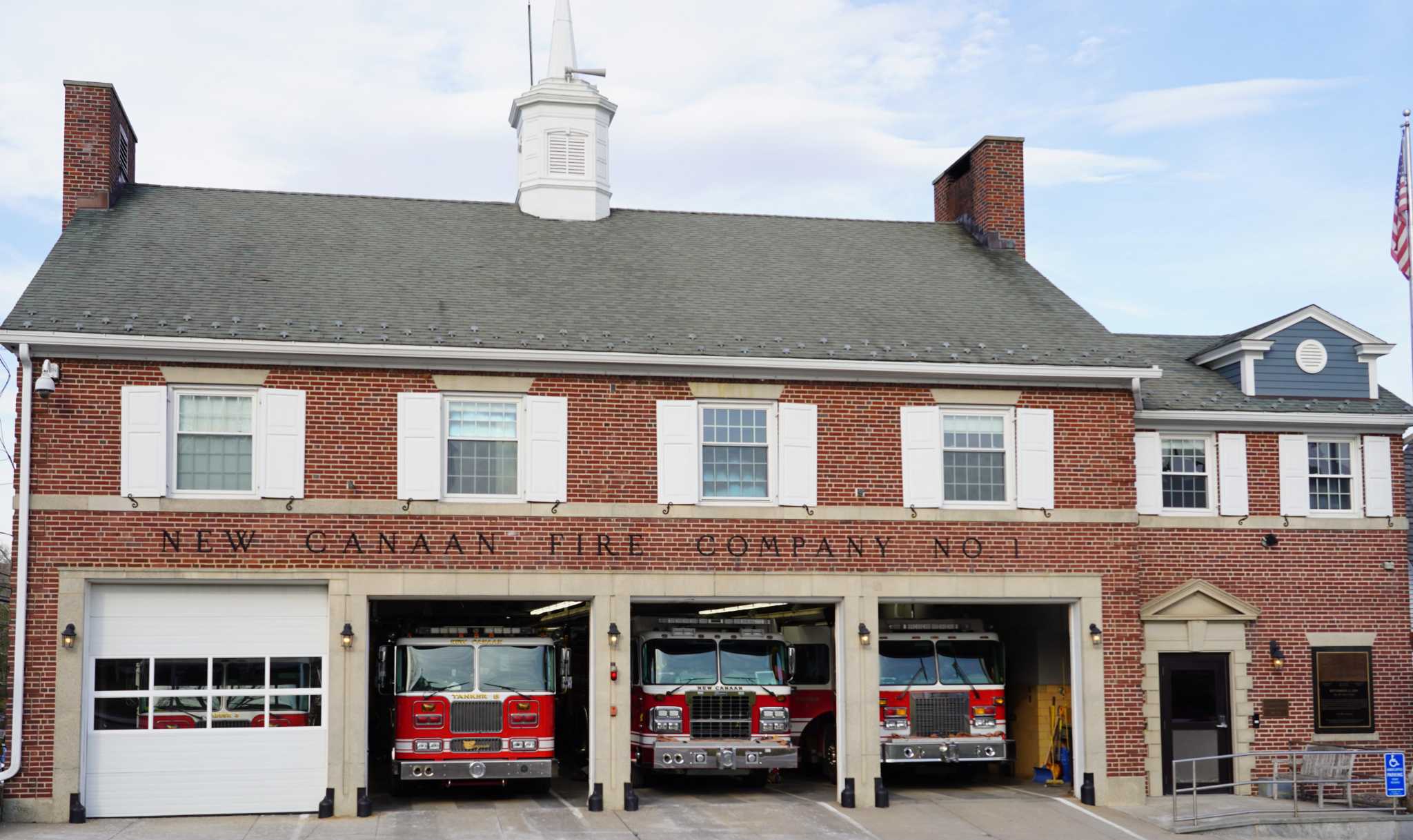 New Canaan engine truck needs $27k in repairs after sliding into stone wall - Vimarsana News