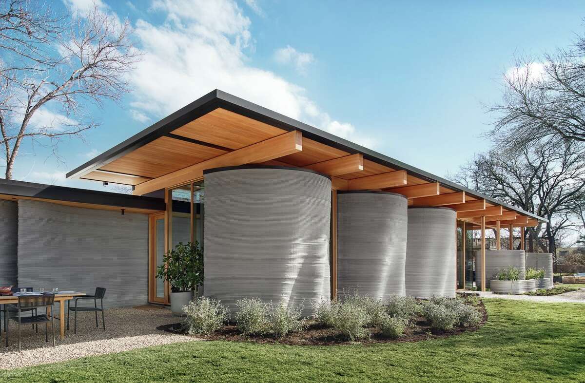 The house’s most arresting design elements are the flowing exterior walls made from a proprietary cementlike material called Lavacrete that is extruded layer by layer and looks unlike anything constructed using traditional building materials.