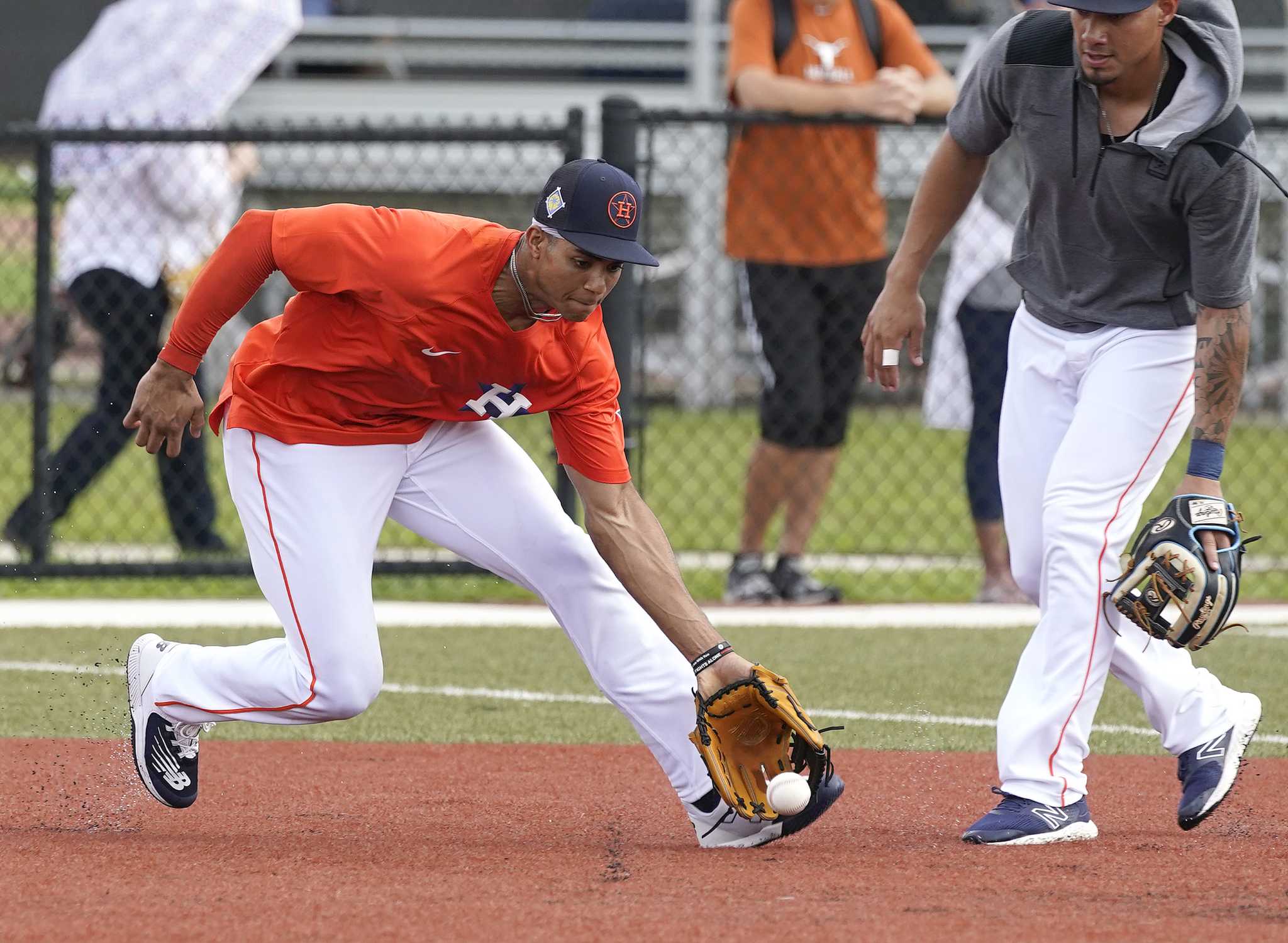 With Carlos Correa in flux, Jeremy Peña is favorite to be Astros shortstop