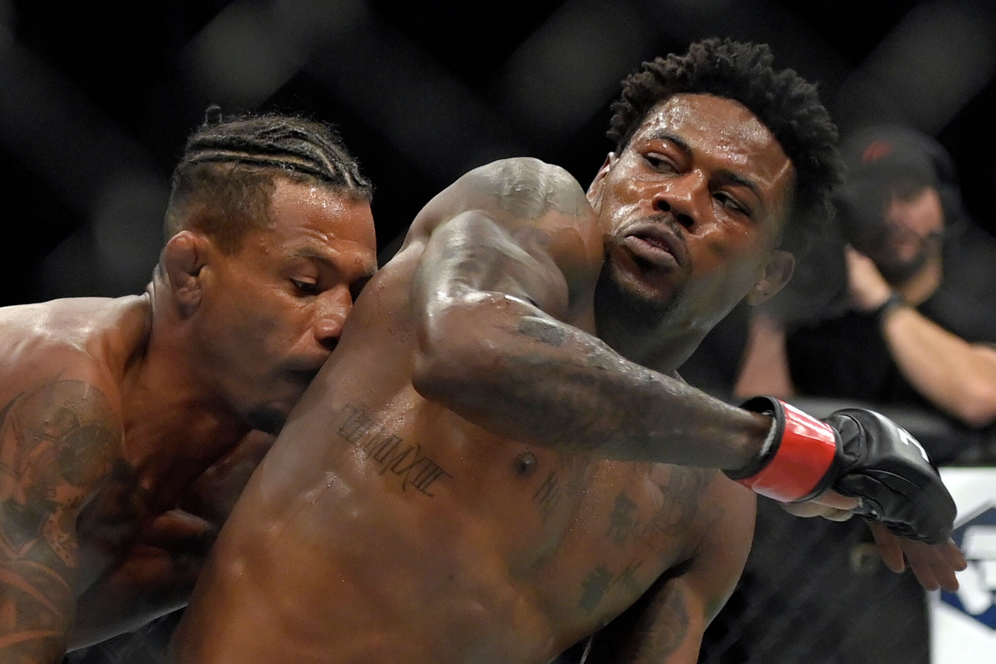 Fighter talks 'craziest sushi experience' after disarming gunman - Vimarsana News
