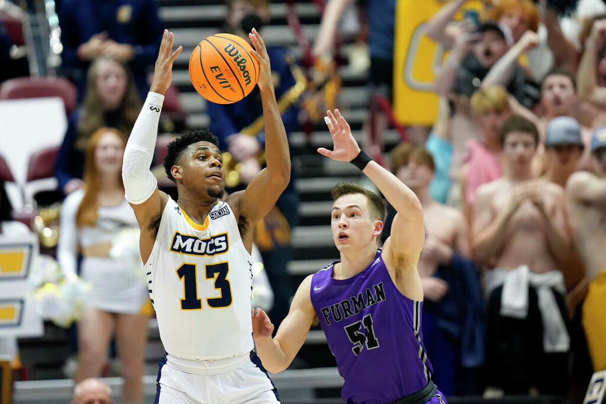 Chattanooga guard Malachi Smith (13) played high school basketball for Belleville West. Chattanooga will play Illinois in the first round at 5 p.m. Friday.