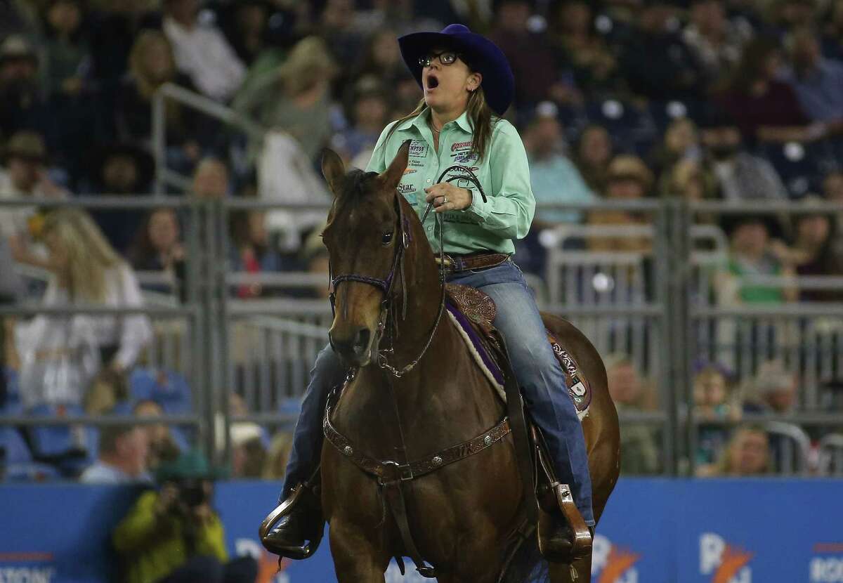 Bareback rider Will Lowe puts on a show in Semifinal 2 at RodeoHouston