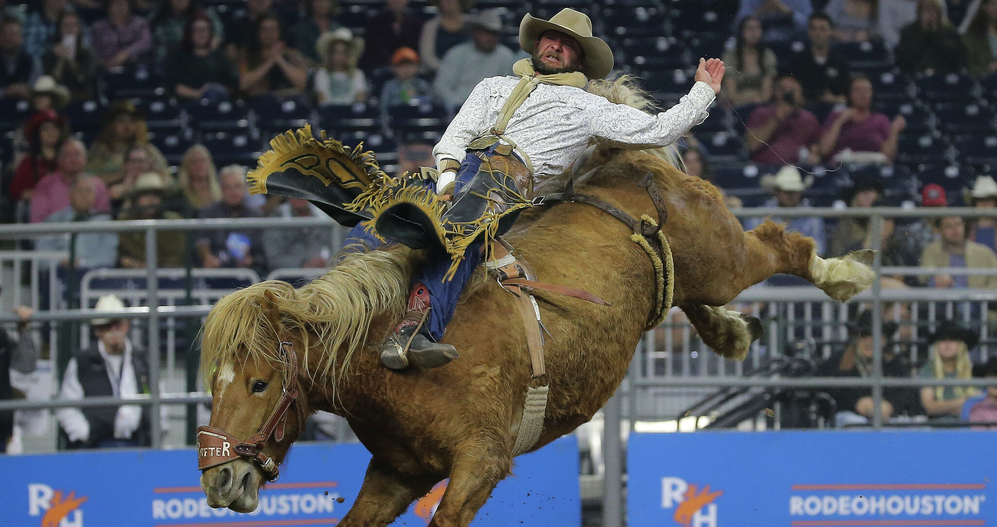 Bareback rider Will Lowe puts on a show in Semifinal 2 at RodeoHouston picture image