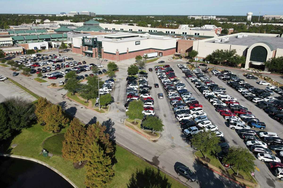 Vehicles fill the parking lot at The Woodlands Mall on Friday, Nov. 26, 2021, in The Woodlands. The parking lot was the scene of a recent suspected catalytic converter theft, a crime increasingly affecting the Houston area for the last two years.