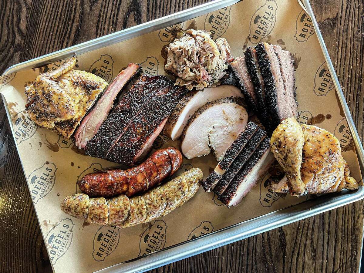 Tray of barbecue at Roegels Barbecue in Katy