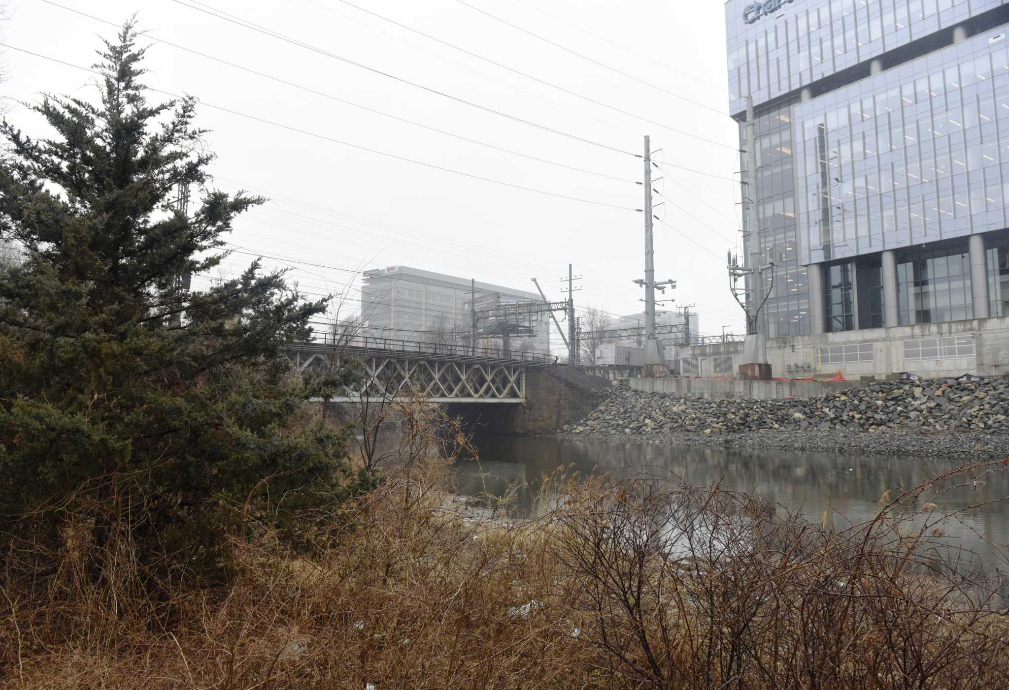 Stamford OKs pedestrian bridge over Rippowam River near Stamford OKs pedestrian bridge over Rippowam River near