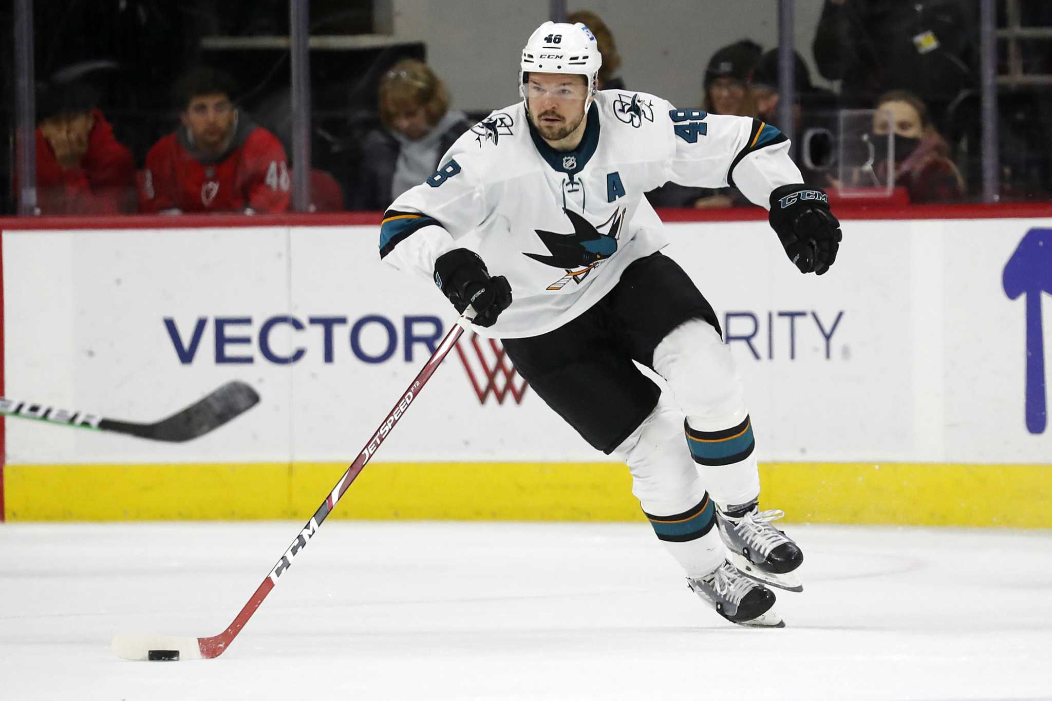 Erik Karlsson settles into San Jose, and as a Sharks leader