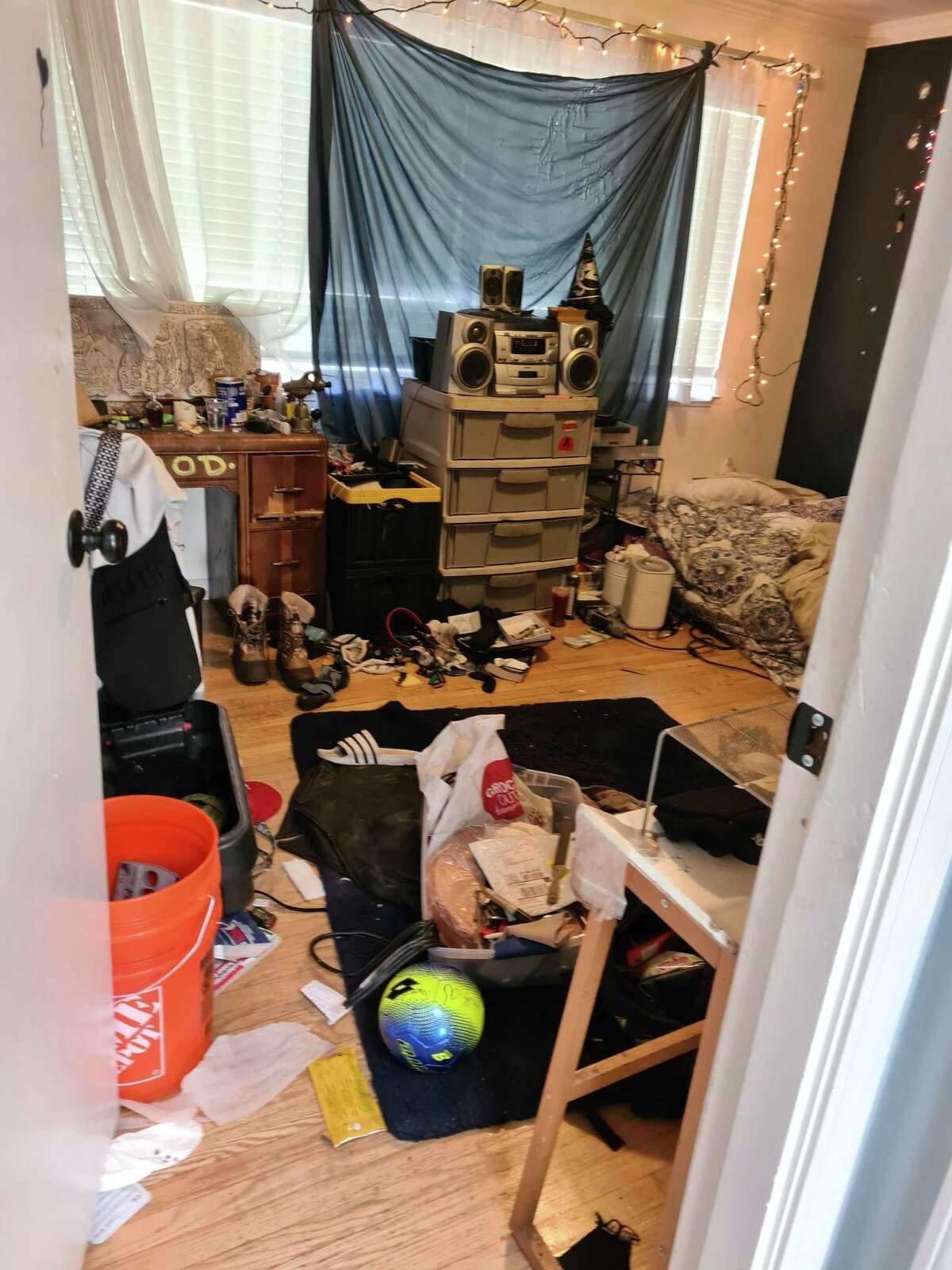 Squatters left a mess in a Bernal Heights house. Hauling away their belongings cost the homeowners $3,000.