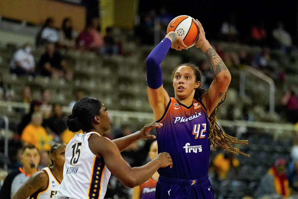 Becky Hammon Has the Las Vegas Aces Going All In on 3-Pointers - WSJ