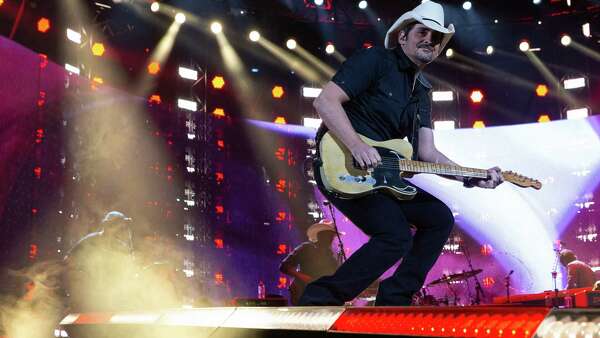 Brad Paisley on Twitter: Thanks so much for the jersey tonight @DKizer_14  ! Here's to the future. Go @Browns.  / X