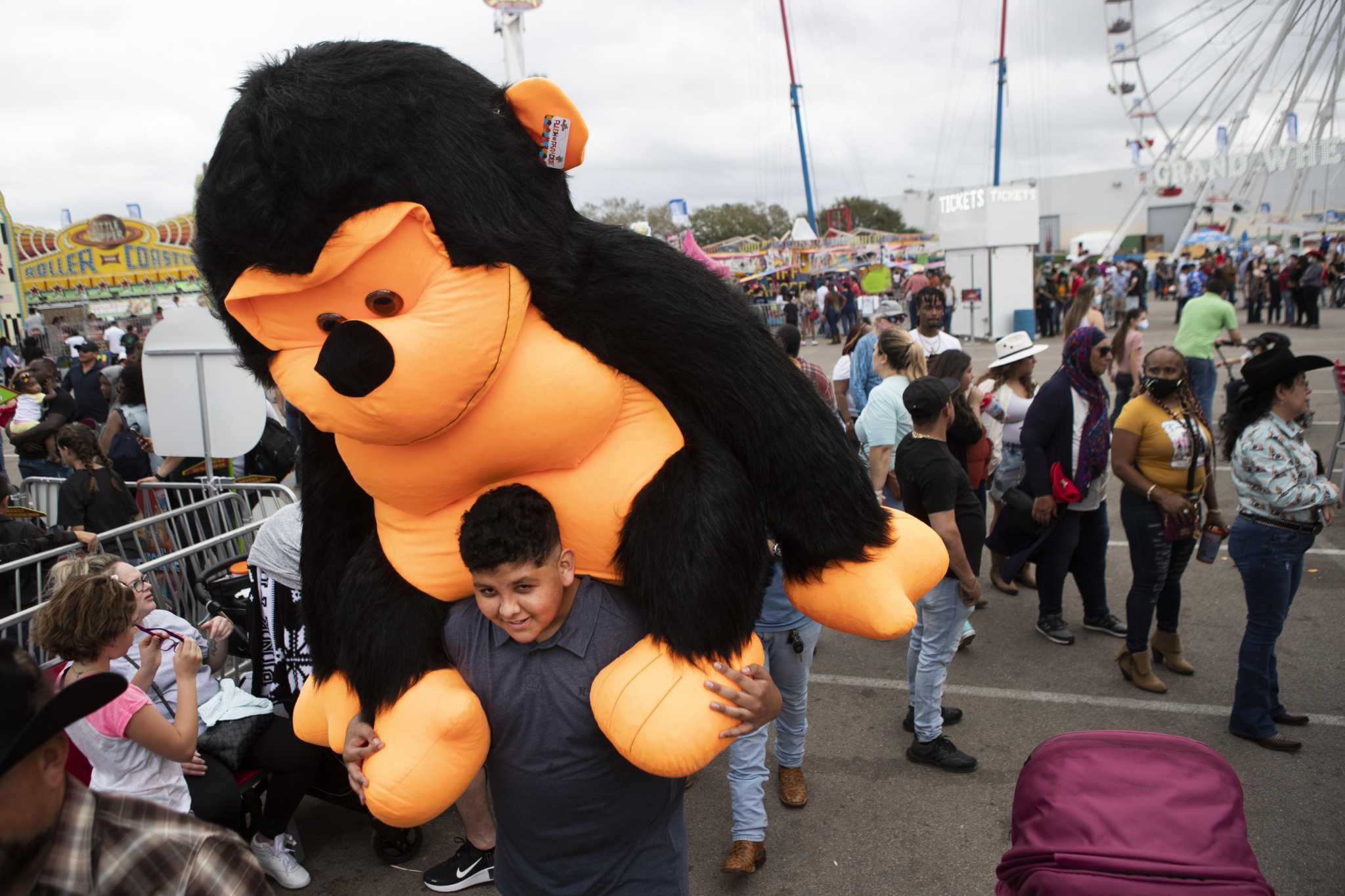 Giant stuffed hot sale gorilla carnival