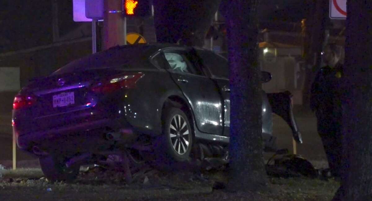 Highspeed crash leaves driver dead in northwest Houston, police report