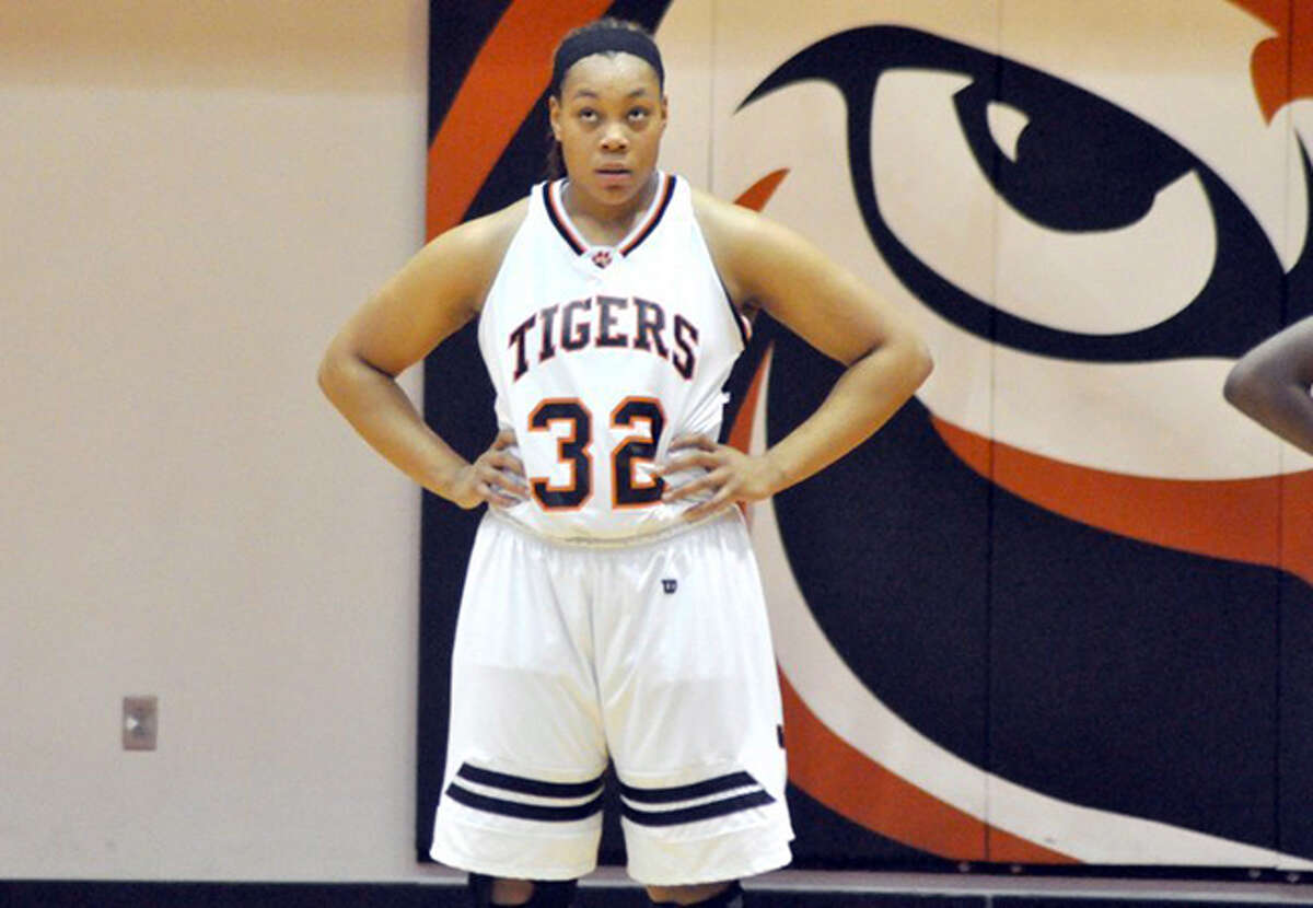 Edwardsville’s Emmonnie Henderson during her basketball playing days at EHS.