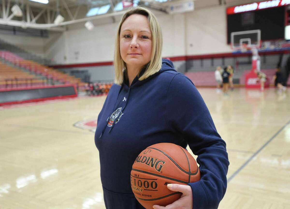 Maria Conlan has stepped down as coach at Notre Dame-Fairfield to take a job at Greens Farms Academy.