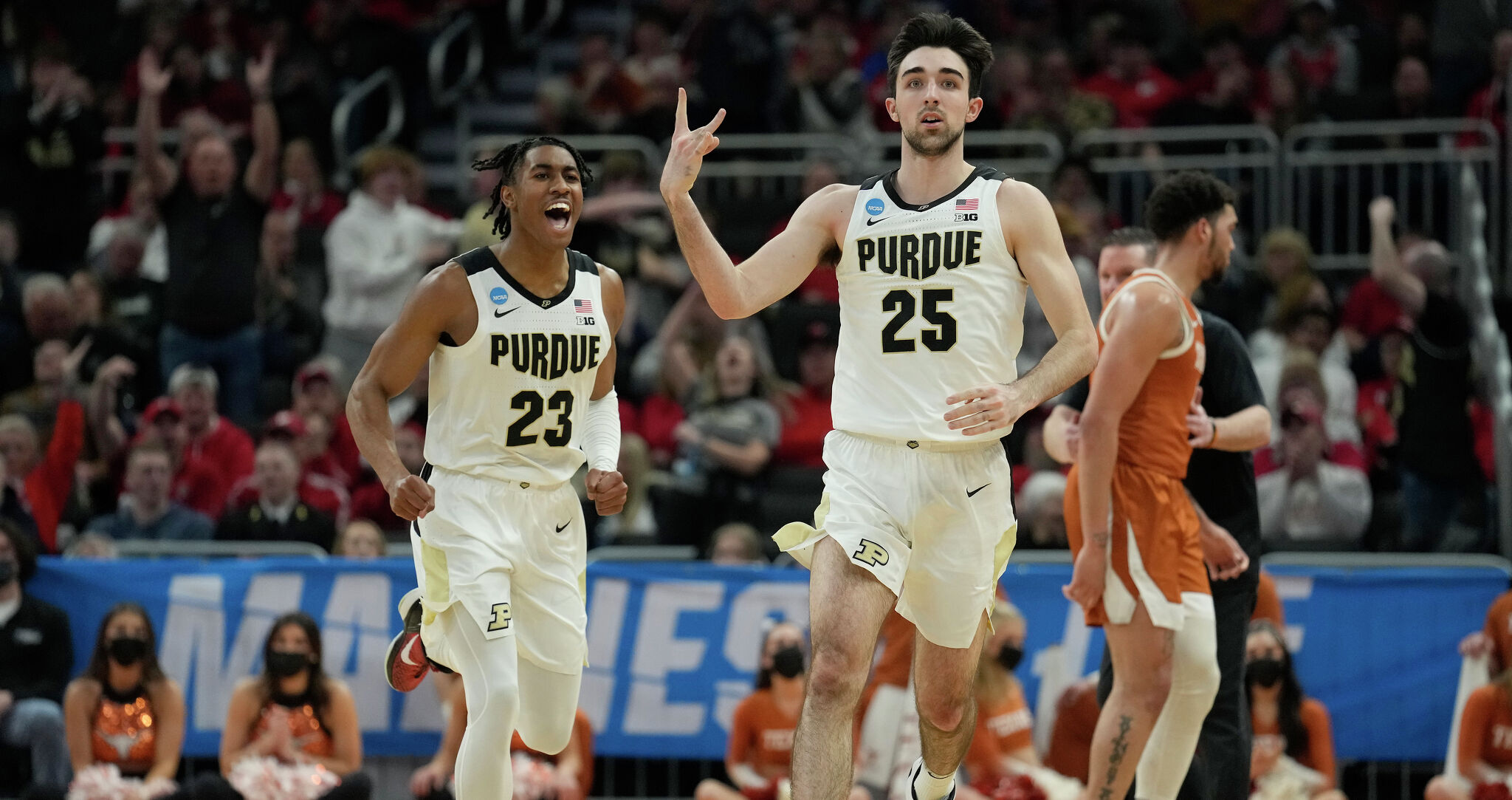 Watch: Timmy Allen Hits Sweet 16 Halftime Buzzer-Beater For Texas