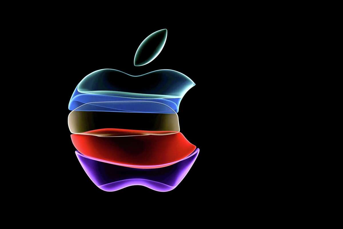 Apple, the Bay Area tech company with its logo shown here, had reports of massive network outages Monday.