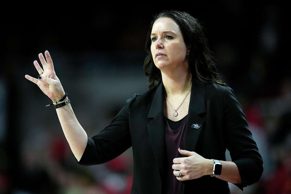 Former Dayton coach Shauna Green has been hired as the new University of Illinois women's basketball coach. Green is shown coaching Dayton last season.