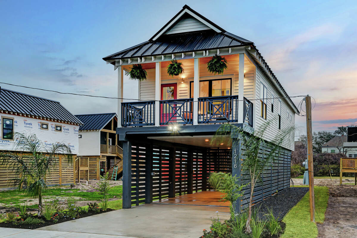 A new development of lavish tiny homes are on the market in Galveston's historic midtown area and developers say its "eclectic mix of mid century modern and vintage style" takes influence from Houston's trendy and historic northeast neighborhood. 