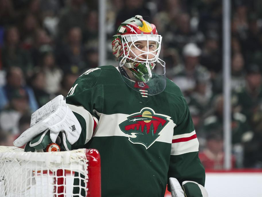 Amid deadline flurry, Sharks acquire goalie Kähkönen from Minnesota