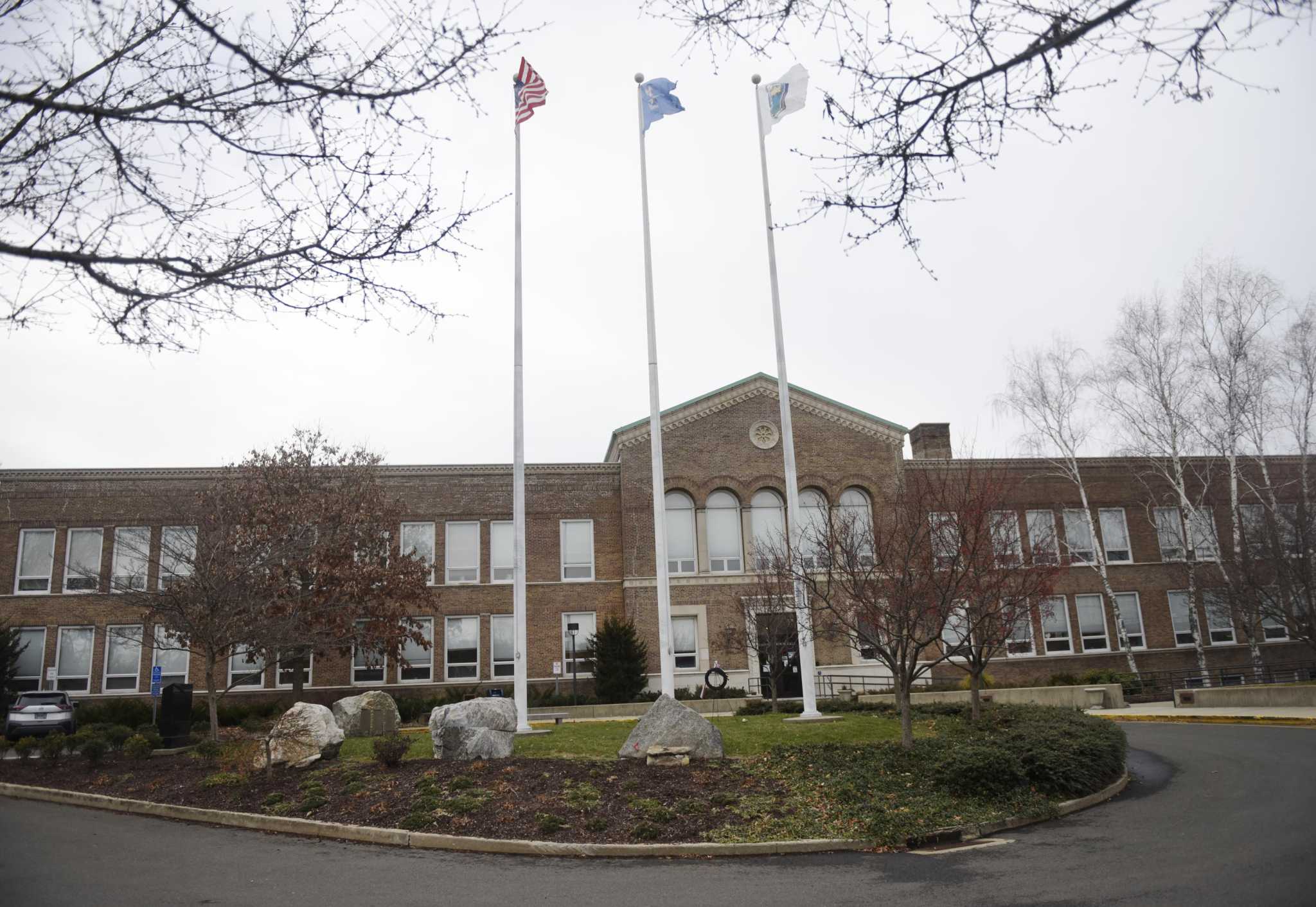 How will Darien spend $6.4M in federal aid? Drainage upgrades, yes. COVID bonuses for teachers, no. - Vimarsana News