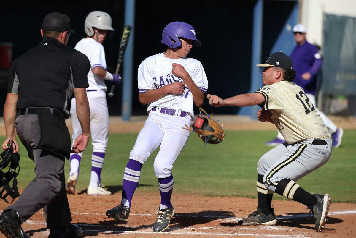 Brackenridge’s Rodolfo Nino (7) knocks the ball out of the glove of Edison’s Robert Ramos (12) in the third inning after a passed ball. Brackenridge defeated Edison 16-6 in a baseball game on Tuesday, March 22, 2022 at SAISD Sports Complex.