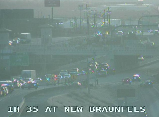 Crash shuts down I-35 near the AT&T Center - Vimarsana News