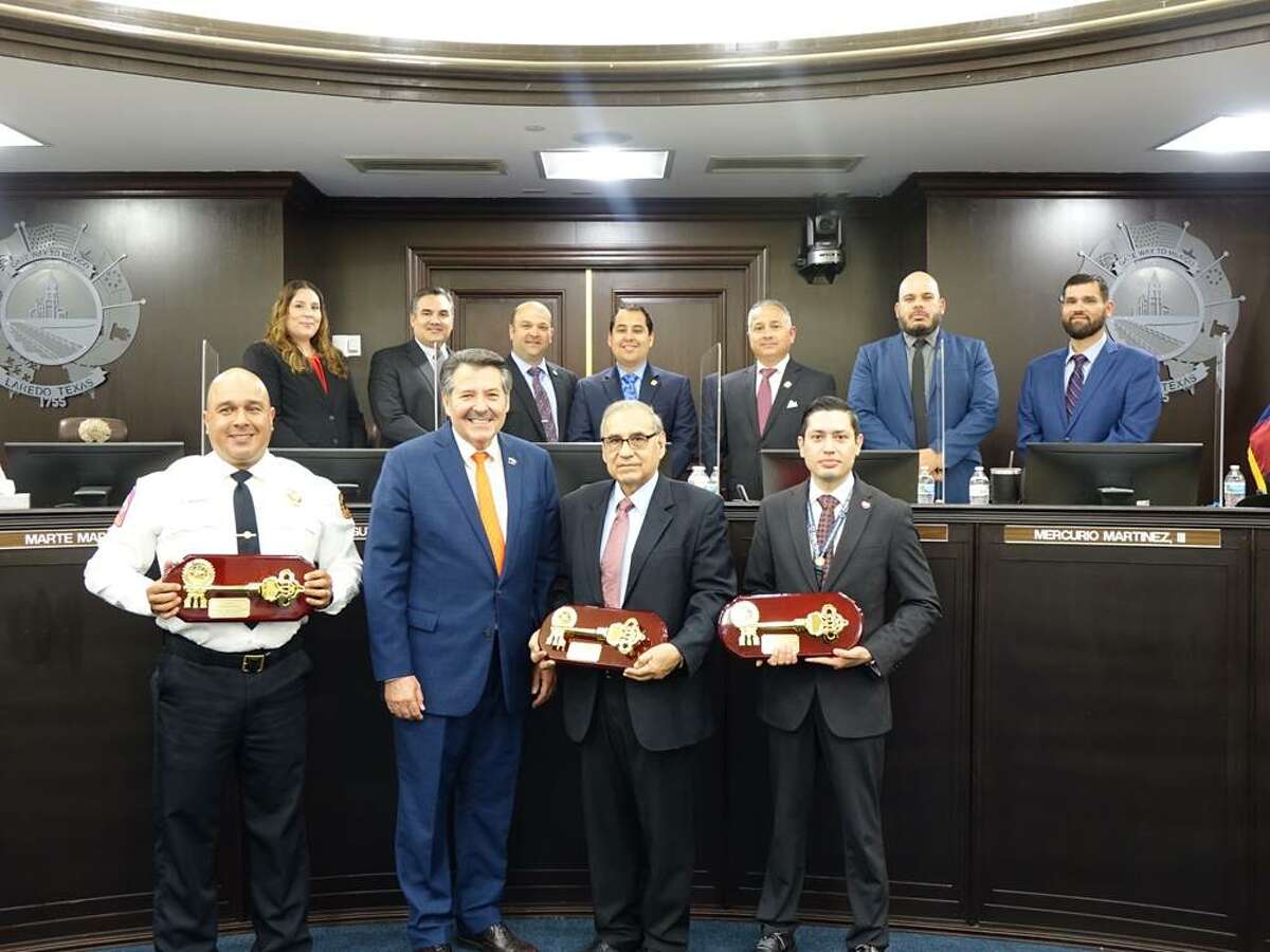 Mayor Pete Saenz recognized Health Authority, Dr. Victor Treviño, Dr. Ricardo Cigarroa, MD, Health Director, Dr. Richard Chamberlain, and Emergency Management Coordinator, Chief Guillermo Heard for their exemplary work and selfless dedication in keeping the community informed and safe throughout the pandemic.
