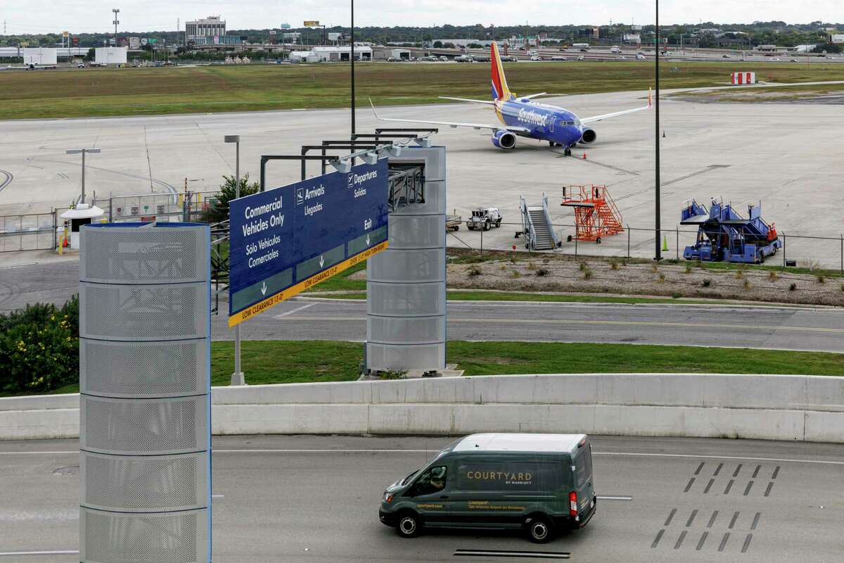 Readers aren’t convinced about plans to build a tunnel from the San Antonio International Airport to downtown.