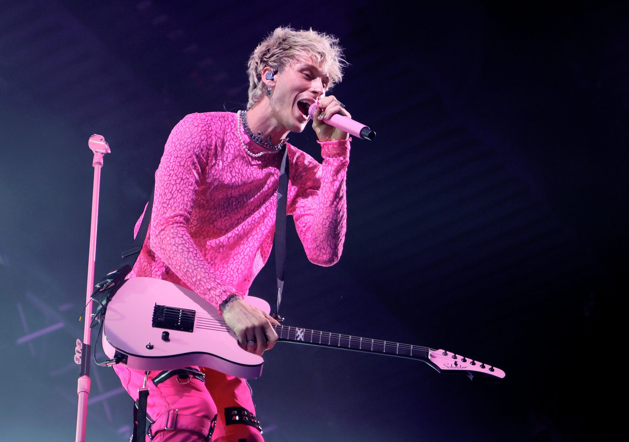 Machine Gun Kelly coming to St. Louis' Enterprise Center - Vimarsana News