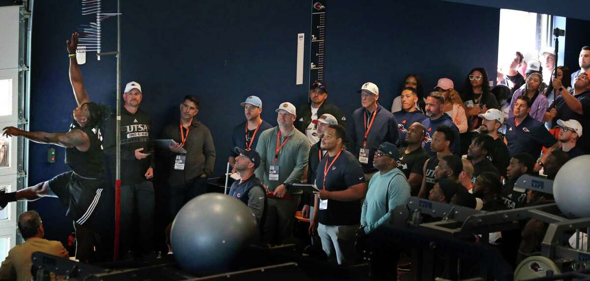 Fans and scouts watch UTSA running back Sincere McCormick go thru vertical leap. UTSA pro Day, a total of 15 former UTSA football student-athletes are scheduled to participate in the program’s annual Pro Day on Wednesday, March 23 at UTSA.