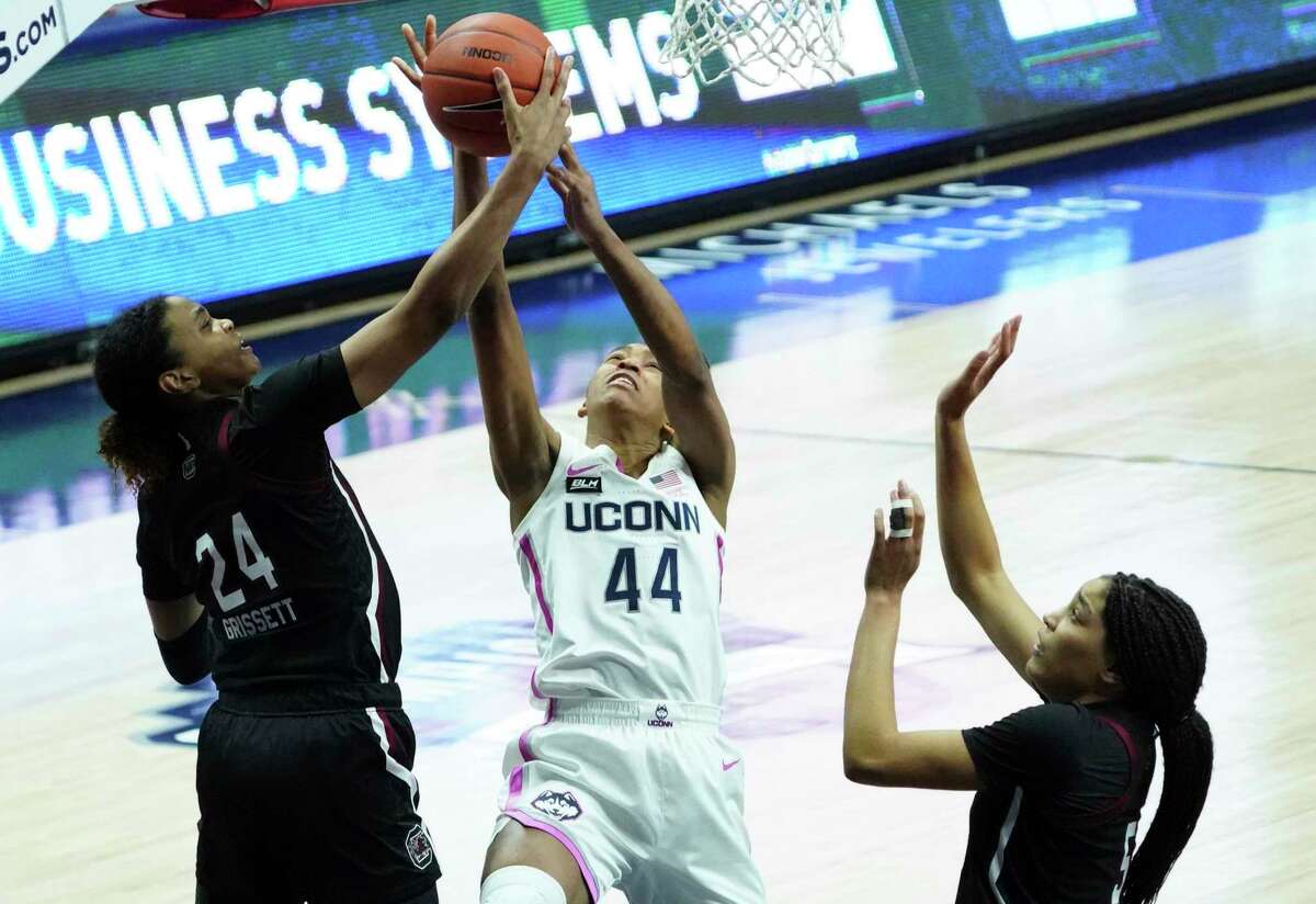 Uconn Womens Basketball Player Aubrey Griffin Back With Team After Back Surgery