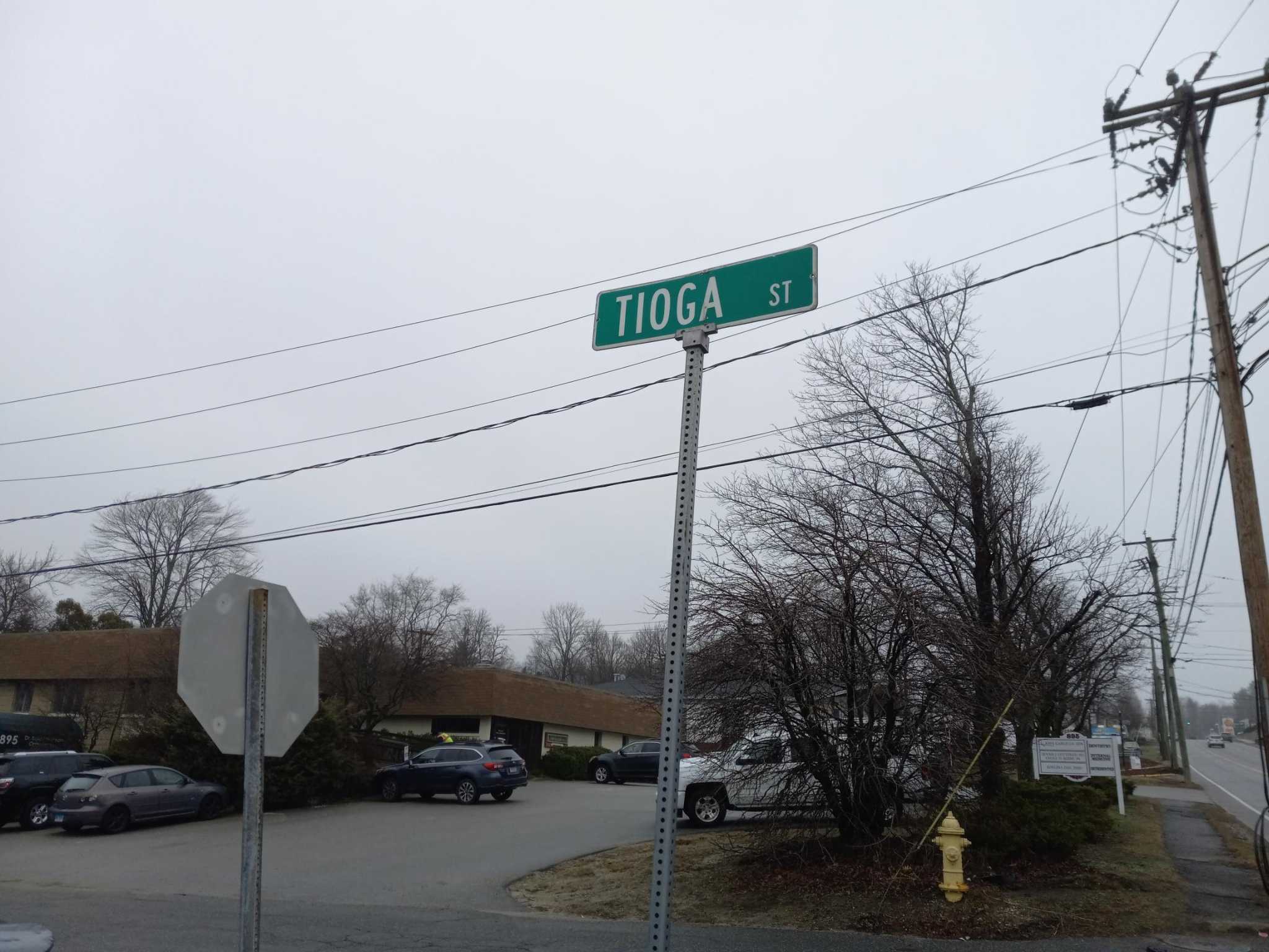 'Kill me,' knife-wielding man said before shot by Torrington police, video shows - Vimarsana News