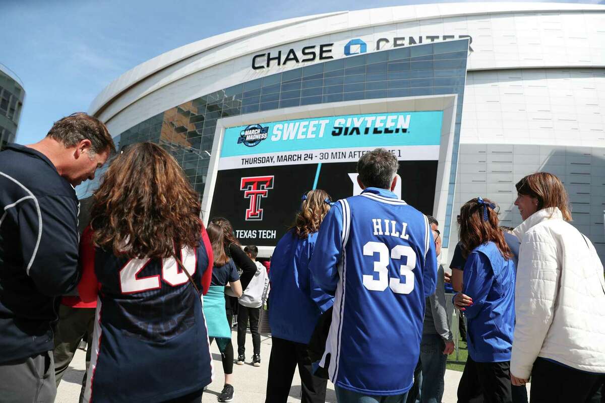 Gonzaga and Duke fans wait to enter Chase Center before NCAA Men's Basketball West Regional semifinal in San Francisco, Calif., on Thursday, March 24, 2022.