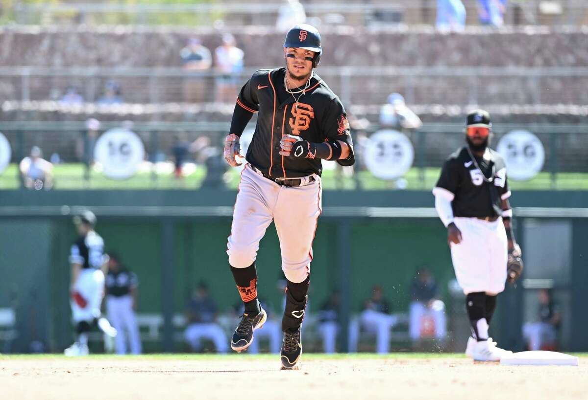 GLENDALE, ARIZONA - MARCH 24: Thairo Estrada #39 of the San Francisco Giants rounds the bases after hitting a two run home run against the Chicago White Sox during the fourth inning of a spring training game at Camelback Ranch on March 24, 2022 in Glendale, Arizona. (Photo by Norm Hall/Getty Images)