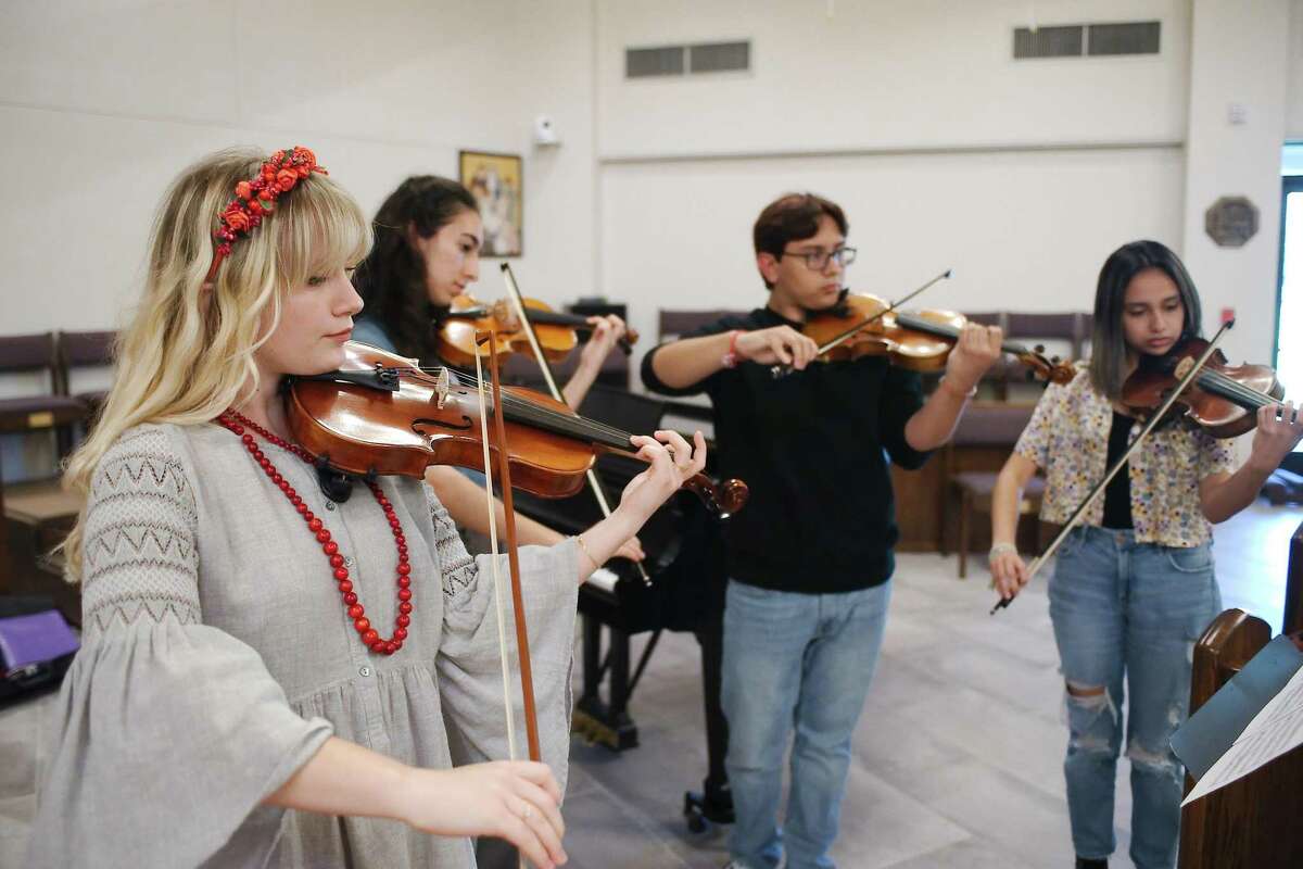 Newly arrived Ukrainian refugee Anna Kovalchuk, left, and Clear Falls High School students Anisa Roshan-Zamir, Samuel Savanich and Kaylie Rodriguez practice for a violin recital scheduled for Saturday at St. Thomas the Apostle Episcopal Church in Nassau Bay to benefit Ukrainian refugee rescue and relocation efforts.