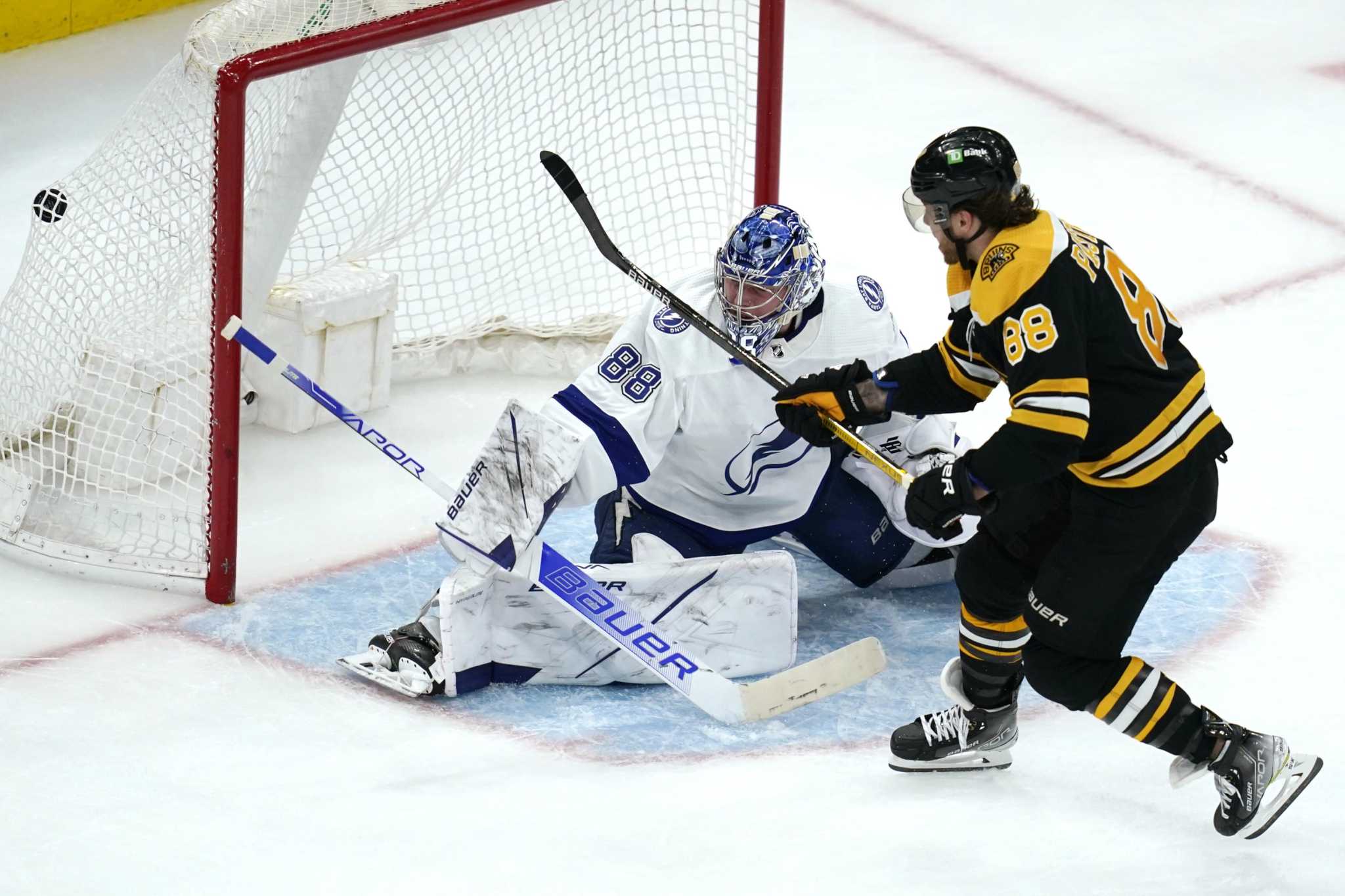 NHL roundup: David Pastrnak's hat trick carries Bruins past Ducks
