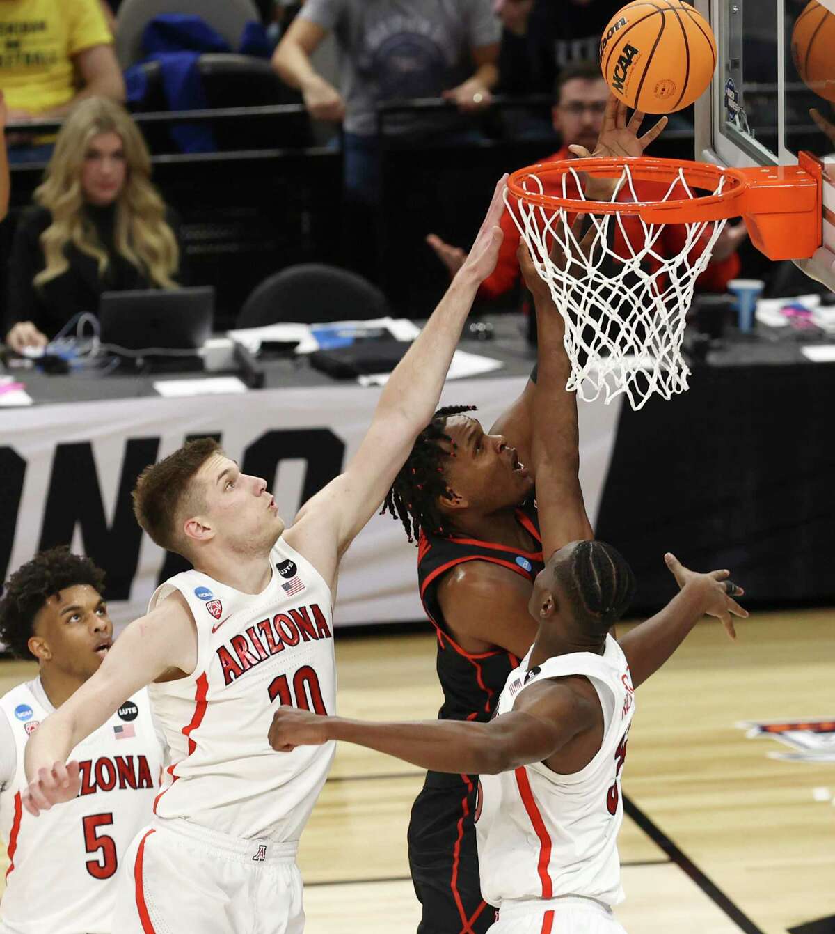 Houston Cougars center Josh Carlton (25) scores against Arizona Wildcats forward Azuolas Tubelis (10) and center Christian Koloko (35) during their game in the South Regional semifinal round of the NCAA Men's Basketball tournament at the AT&T Center on Thursday, Mar. 24, 2022.
