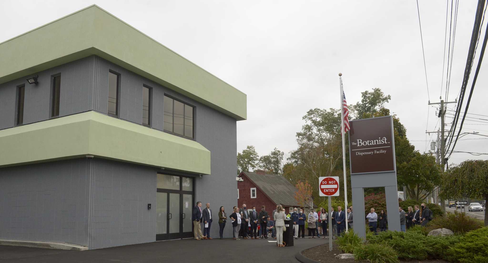 Ridgefield could put retail pot on the ballot. But so far, residents haven't weighed in on the issue - Vimarsana News