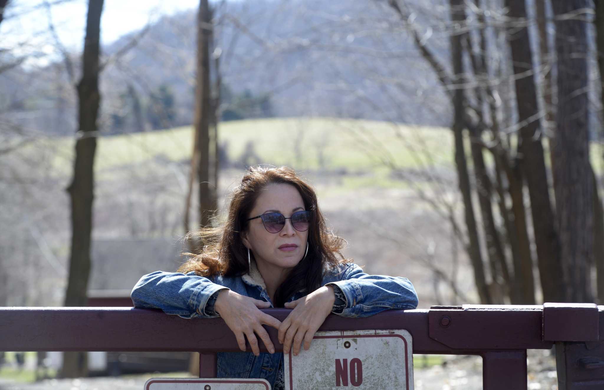 La mujer de New Milford está formando un grupo de café y caminatas en homenaje a su amiga que murió de COVID