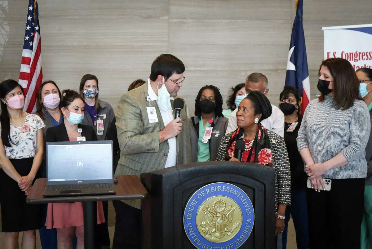 Scott Flowers, CEO of St. Joseph Medical Center, speaks with U.S. Rep. Sheila Jackson Lee during a press conference about Medicaid reimbursement Friday, March 25, 2022, at the Mickey Leland Federal Building in Houston.
