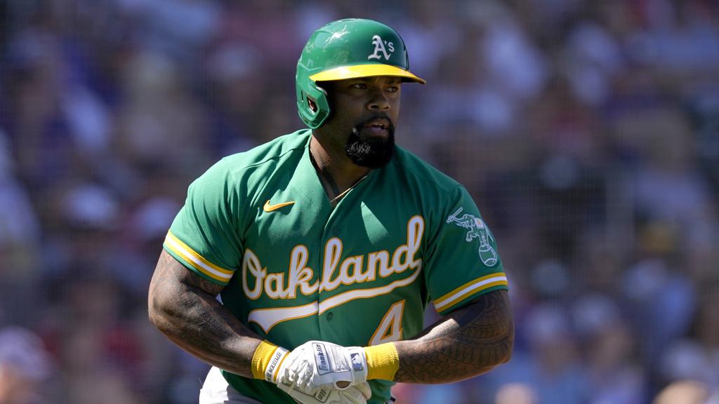 Eric Thames mashes first spring home run in bid for A's job