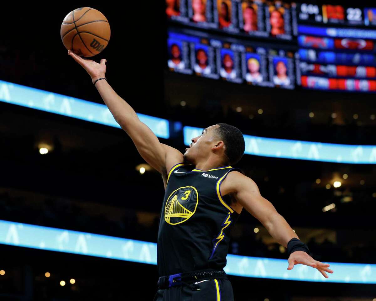 ATLANTA, GA - MARCH 25: Jordan Poole #3 of the Golden State Warriors shoots during the first half against the Atlanta Hawks at State Farm Arena on March 25, 2022 in Atlanta, Georgia. NOTE TO USER: User expressly acknowledges and agrees that, by downloading and or using this photograph, User is consenting to the terms and conditions of the Getty Images License Agreement. (Photo by Todd Kirkland/Getty Images)
