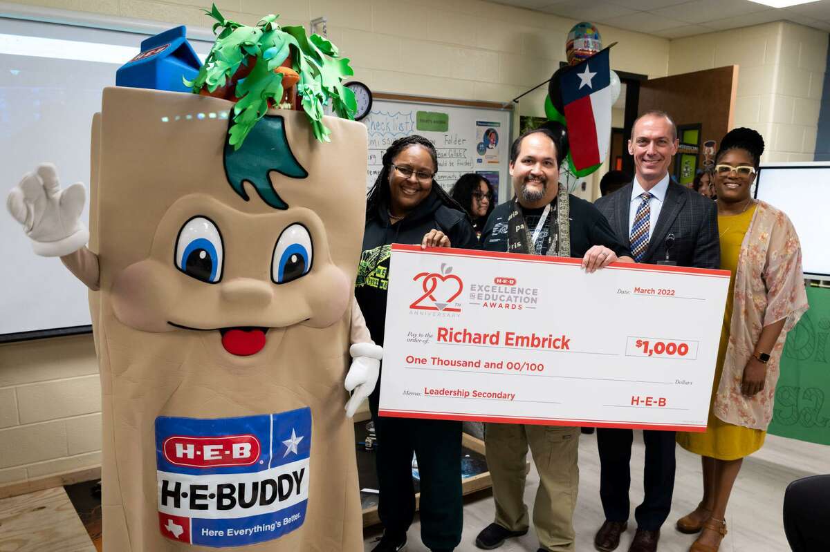 Crockett Middle School teacher Richard Embrick is a finalist in the H-E-B Excellence in Education awards “Leadership” category.