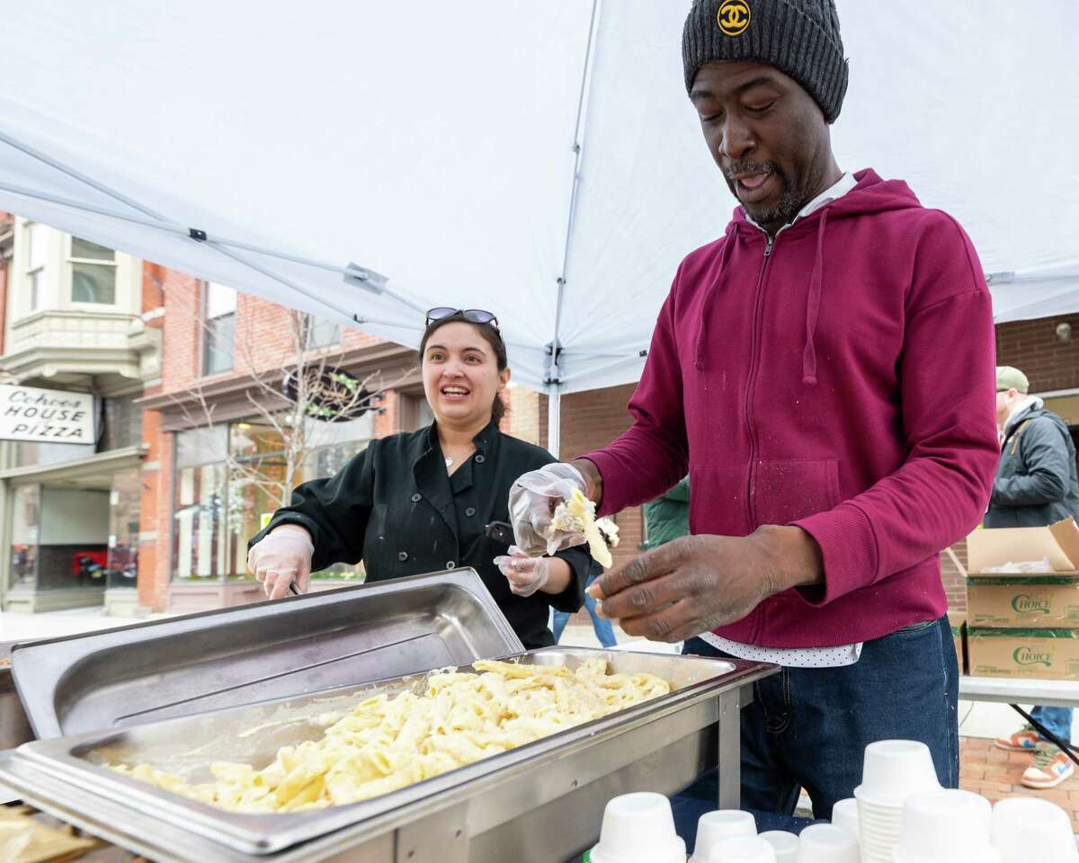MacnCheese Bowl draws thousands to Cohoes, Druthers wins big