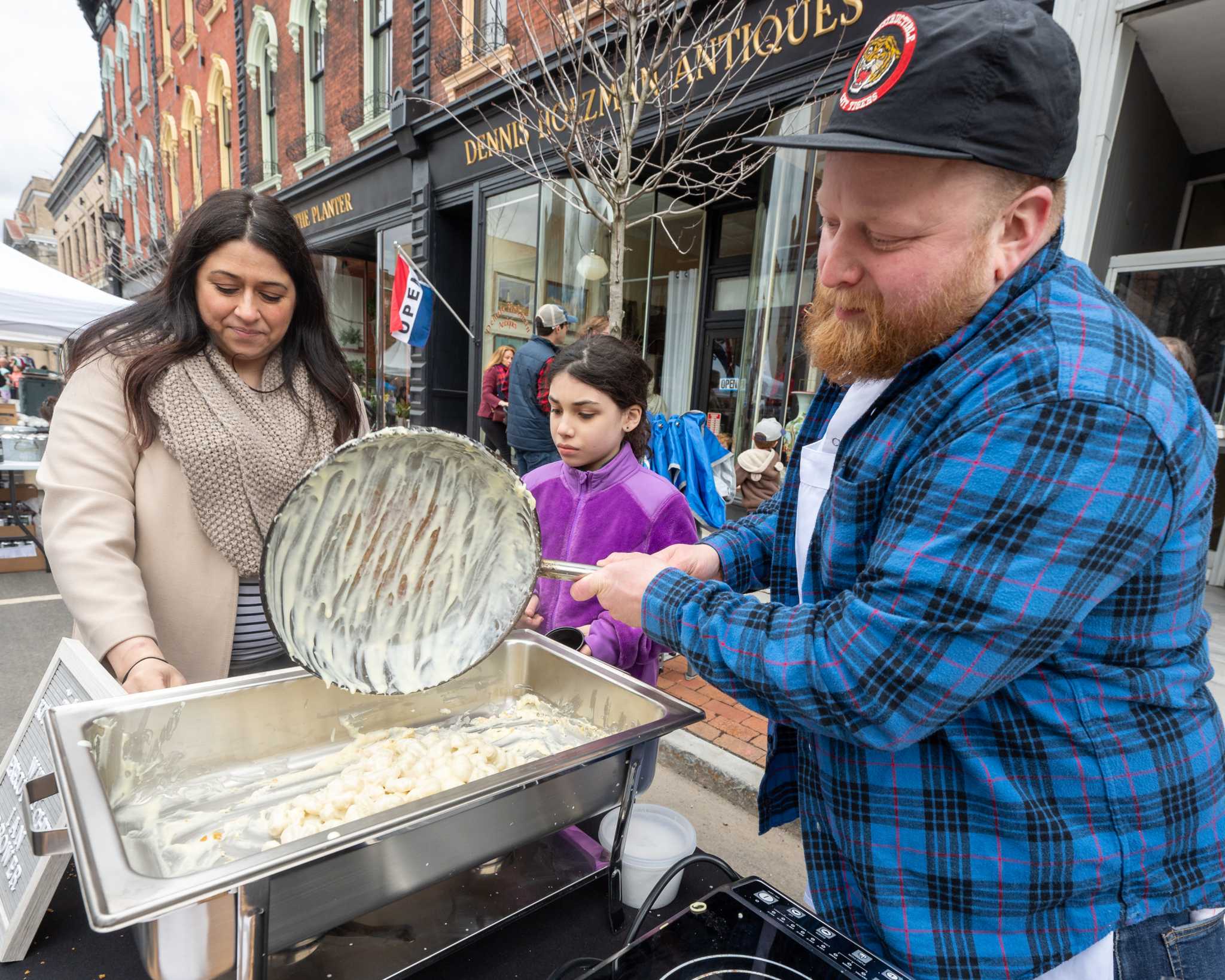 Mac-n-Cheese Bowl draws thousands to Cohoes, Druthers wins big - Vimarsana News
