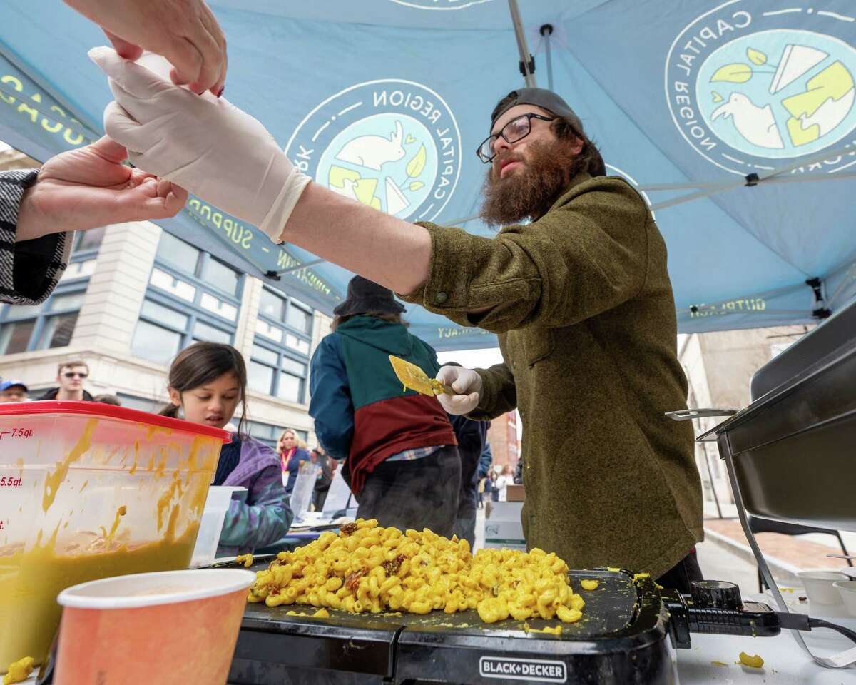 MacnCheese Bowl draws thousands to Cohoes, Druthers wins big