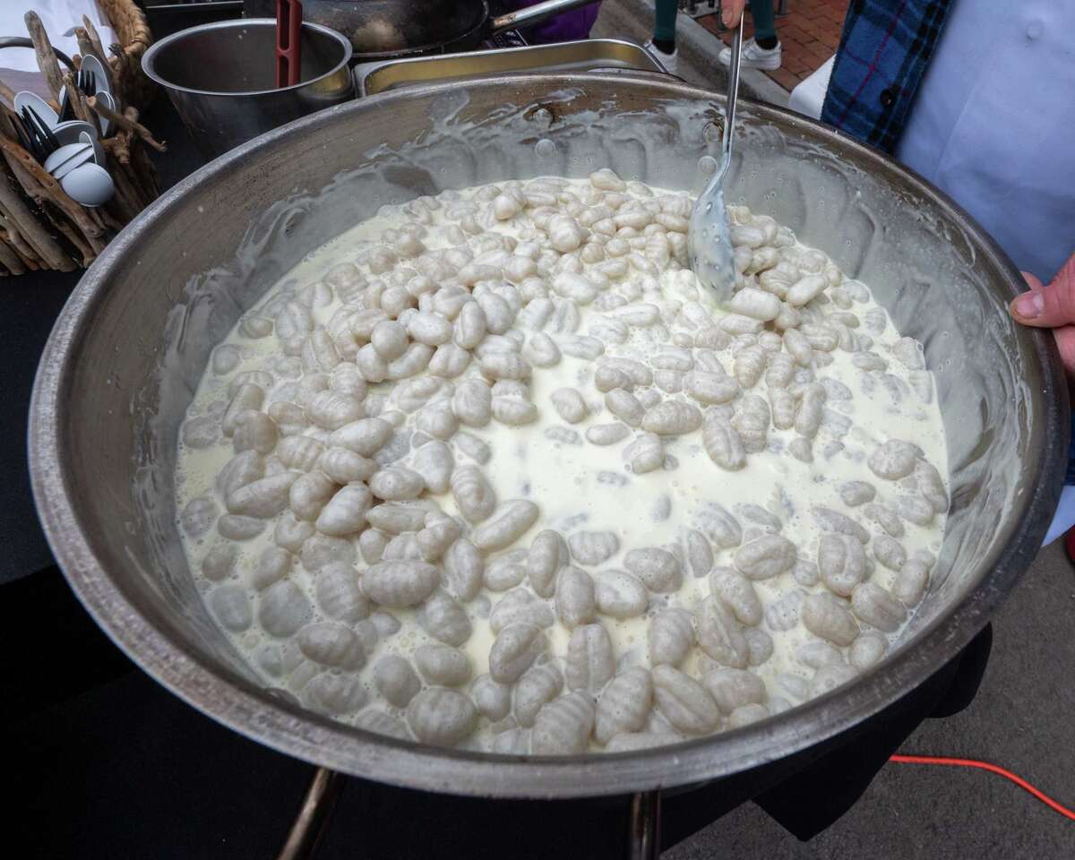 MacnCheese Bowl draws thousands to Cohoes, Druthers wins big