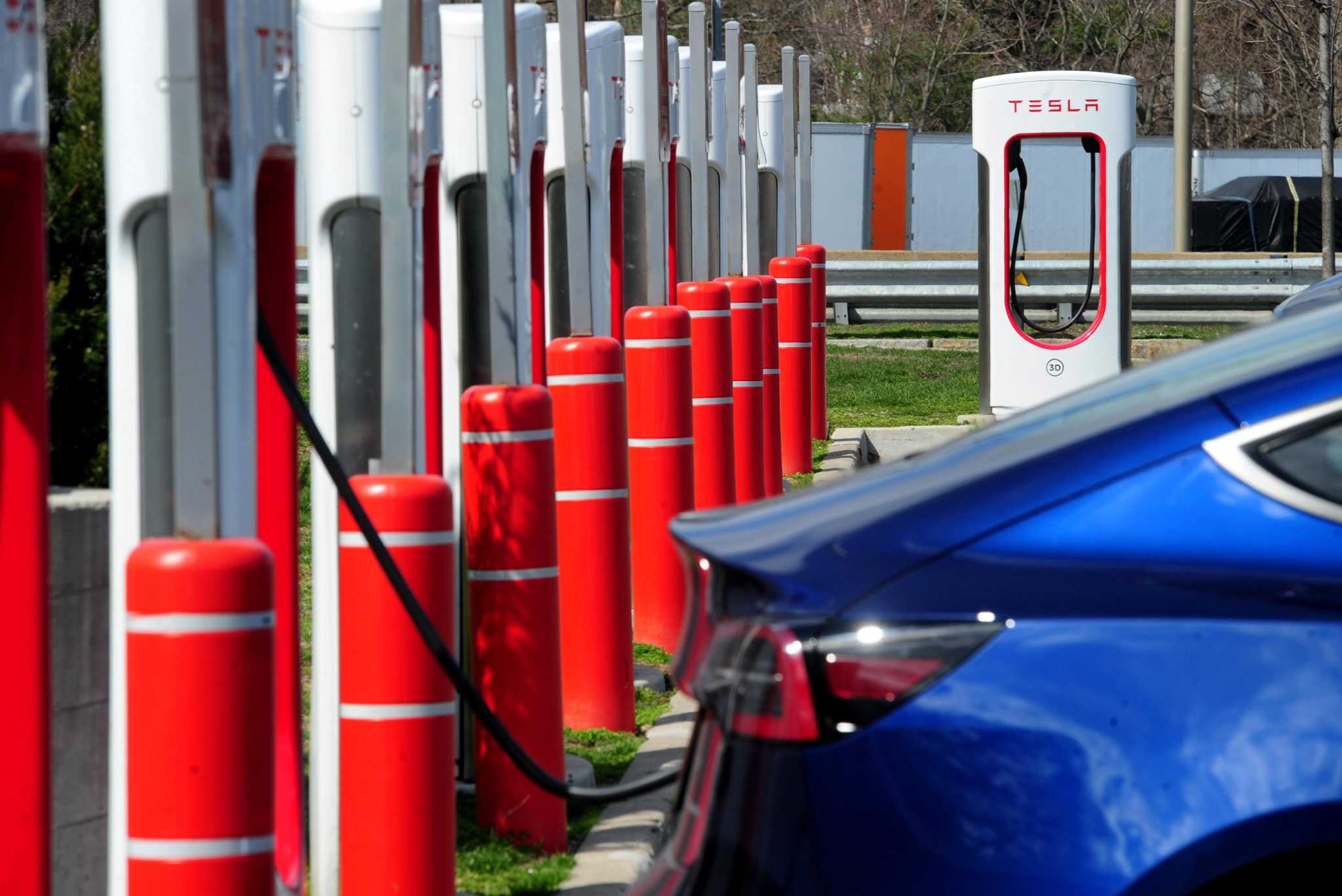 Record number of electric vehicles registered in CT before gas prices soared, data shows - Vimarsana News