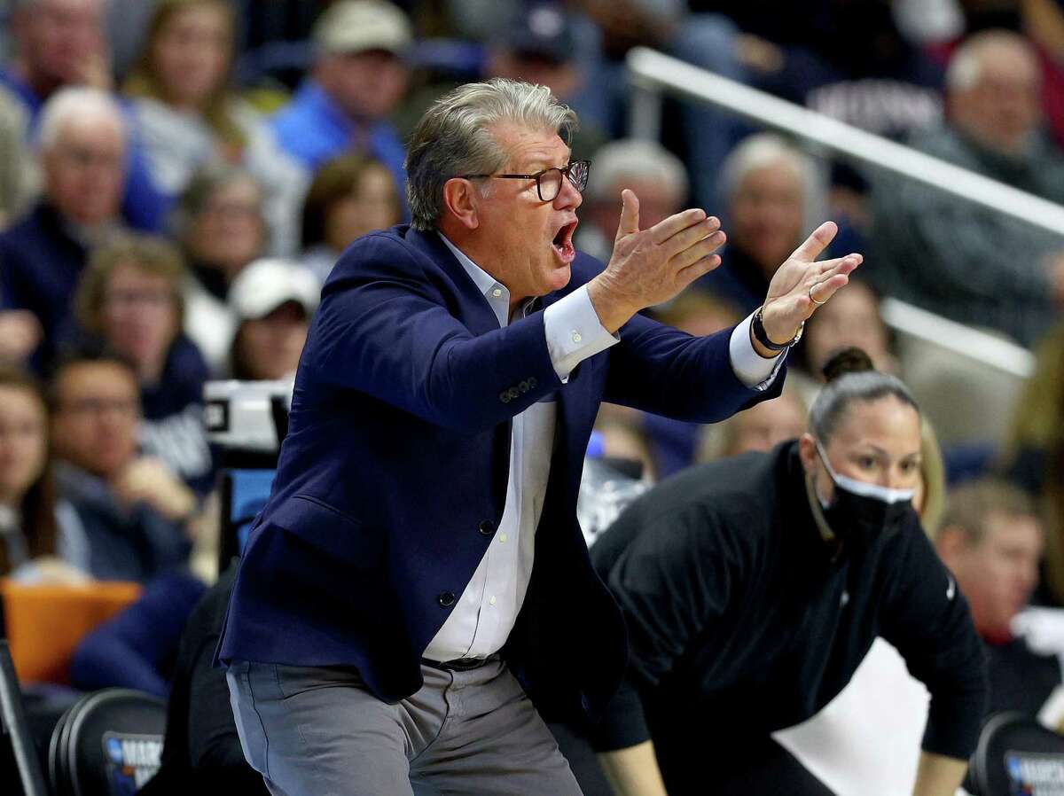 Geno Auriemma reflects on Elite Eight, NC State and UConn women's  basketball team's vulnerability